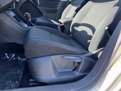 2015 Volkswagen Tiguan, $8299. Photo 6