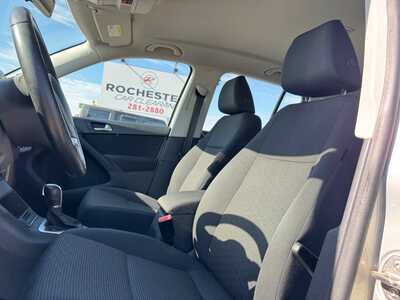 2015 Volkswagen Tiguan, $8299. Photo 7