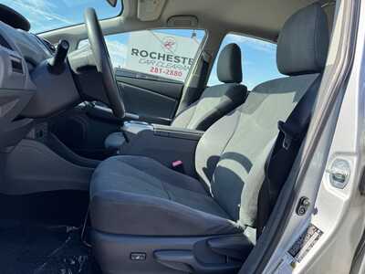 2014 Toyota Prius, $9299. Photo 5