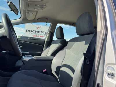 2014 Toyota Prius, $9299. Photo 7