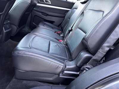 2017 Ford Explorer, $12640. Photo 12