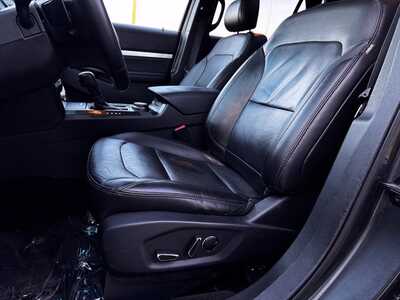 2017 Ford Explorer, $12640. Photo 6