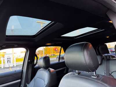 2017 Ford Explorer, $12640. Photo 8