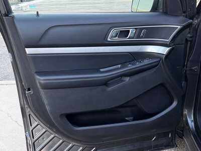 2017 Ford Explorer, $12640. Photo 9