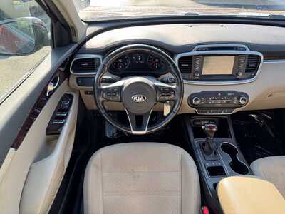 2018 Kia Sorento, $10299. Photo 11