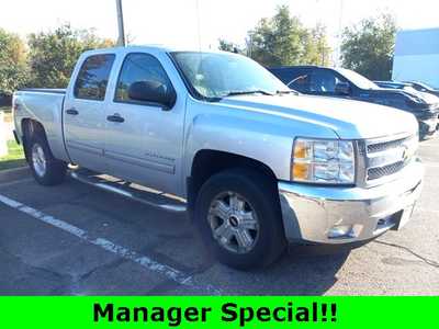 2013 Chevrolet 1500 Crew Cab, $7995. Photo 2