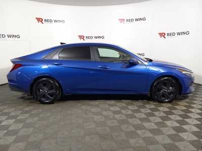 2023 Hyundai Elantra, $20300. Photo 2