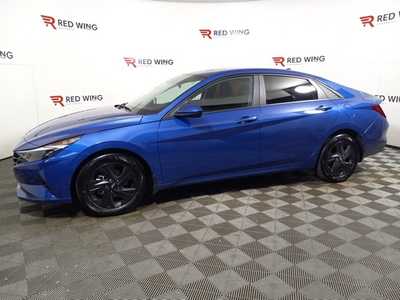 2023 Hyundai Elantra, $20300. Photo 4