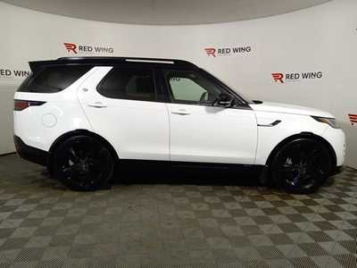 2022 Land Rover Discovery, $32995. Photo 2