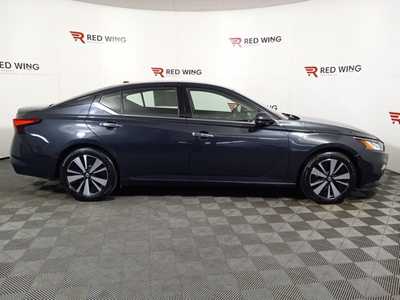 2020 Nissan Altima, $16888. Photo 2