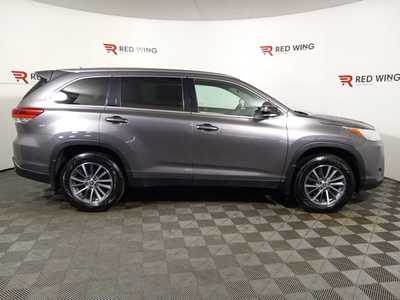 2019 Toyota Highlander, $25800. Photo 2