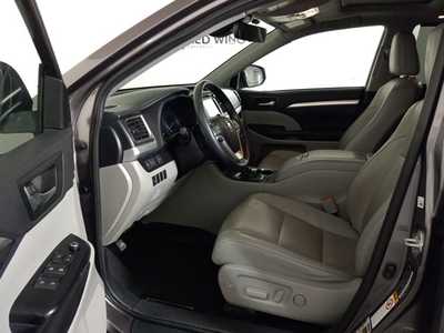 2019 Toyota Highlander, $25800. Photo 7