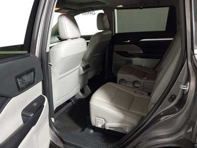 2019 Toyota Highlander, $25800. Photo 8