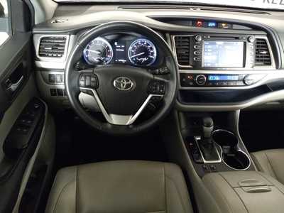 2019 Toyota Highlander, $25800. Photo 9