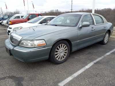 2004 Lincoln Town Car, $2500. Photo 3