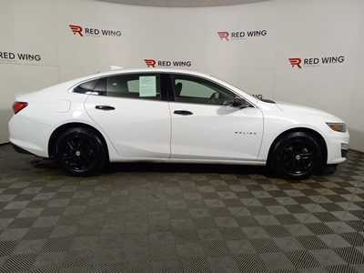 2022 Chevrolet Malibu, $18995. Photo 2