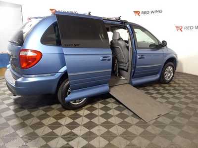 2007 Chrysler Town & Country, $17995. Photo 4