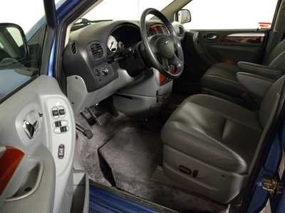 2007 Chrysler Town & Country, $17995. Photo 8