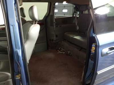 2007 Chrysler Town & Country, $17995. Photo 9