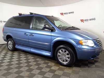 2007 Chrysler Town & Country, $17995. Photo 1