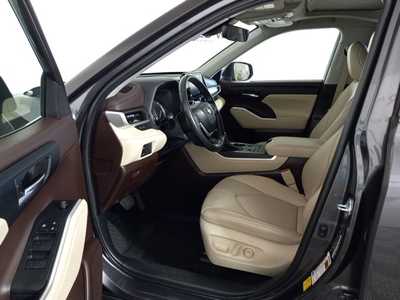 2022 Toyota Highlander, $41995. Photo 7