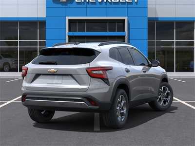 2025 Chevrolet Trax, $25385. Photo 4
