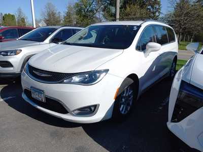 2020 Chrysler Pacifica, $22500. Photo 3