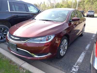 2015 Chrysler 200, $8995. Photo 3