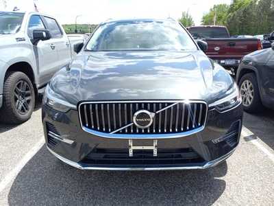 2022 Volvo XC60, $40995. Photo 2