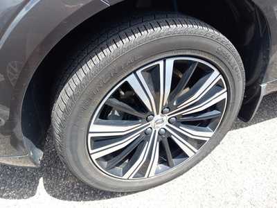 2022 Volvo XC60, $40995. Photo 4