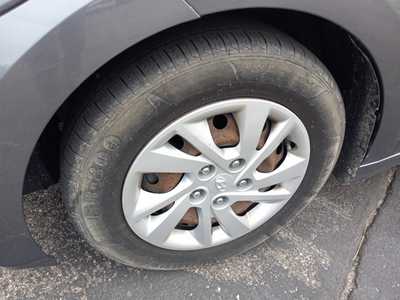 2018 Hyundai Elantra, $8995. Photo 4