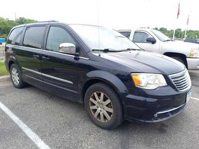 2011 Chrysler Town & Country, $2500. Photo 1