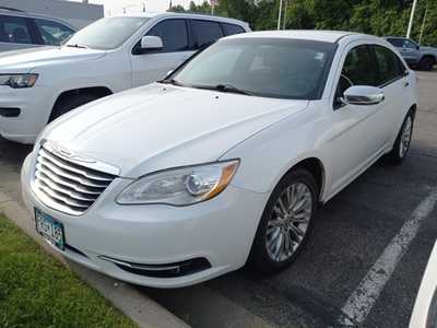 2013 Chrysler 200, $6995. Photo 3