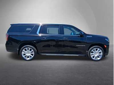 2022 Chevrolet Suburban, $62995. Photo 2