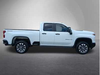 2024 Chevrolet 2500 Ext Cab, $45995. Photo 2