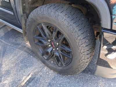 2017 GMC 1500 Crew Cab, $22995. Photo 4
