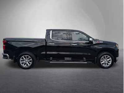 2022 Chevrolet 1500 Crew Cab, $44795. Photo 2