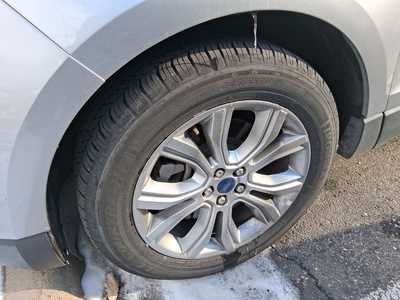 2022 Ford Edge, $23777. Photo 4