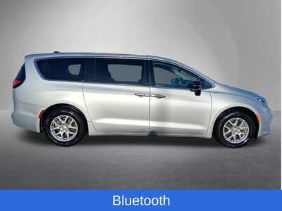 2024 Chrysler Pacifica, $27777. Photo 2