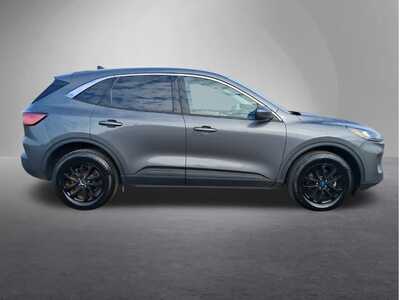 2021 Ford Escape, $17500. Photo 2