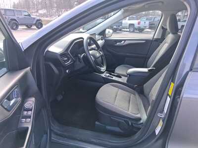 2021 Ford Escape, $17500. Photo 8