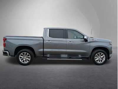 2020 Chevrolet 1500 Crew Cab, $33500. Photo 2