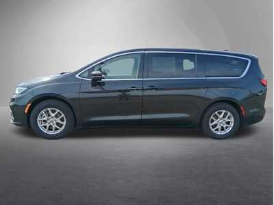 2023 Chrysler Pacifica, $23522. Photo 4