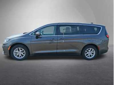 2023 Chrysler Pacifica, $24421. Photo 4