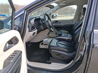 2023 Chrysler Pacifica, $24421. Photo 8