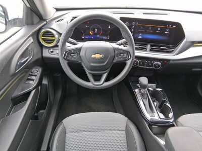 2025 Chevrolet Trax, $20443. Photo 10