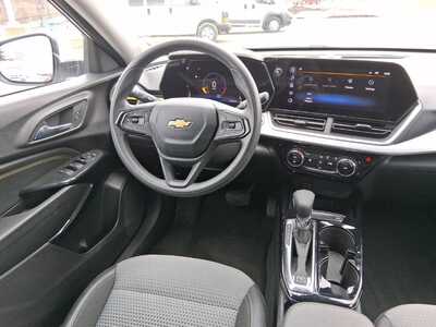 2025 Chevrolet Trax, $20443. Photo 11
