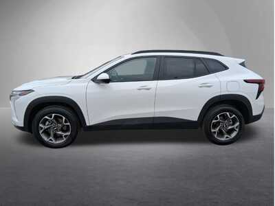 2025 Chevrolet Trax, $20443. Photo 4