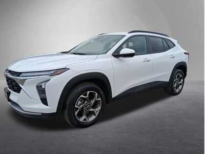 2025 Chevrolet Trax, $20443. Photo 5
