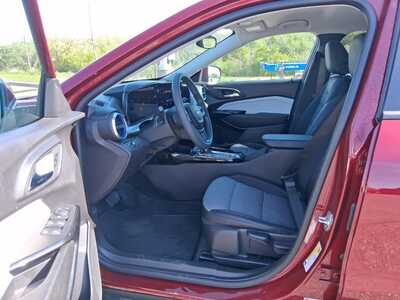 2025 Chevrolet Trax, $20319. Photo 8